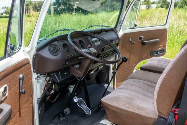 Volkswagen Westfalia Bus 1978 image number 11