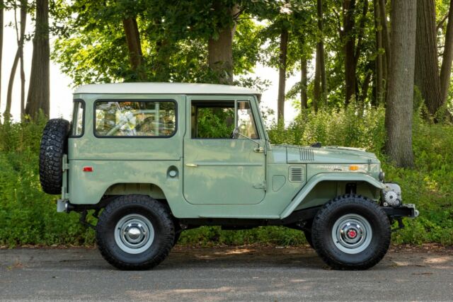 Toyota Land Cruiser 1970 image number 25
