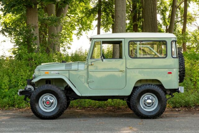 Toyota Land Cruiser 1970 image number 30