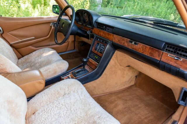 Mercedes-Benz 400-Series 1977 image number 14