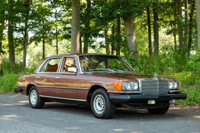 Mercedes-Benz 400-Series 1977 image number 29