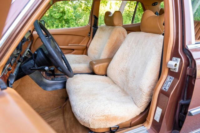 Mercedes-Benz 400-Series 1977 image number 36