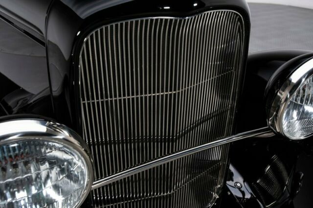 Ford 3-Window Coupe 1932 image number 39