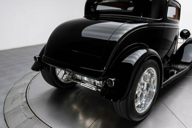 Ford 3-Window Coupe 1932 image number 43