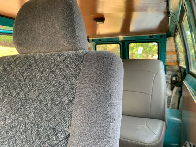 Ford E-Series Van 1970 image number 34