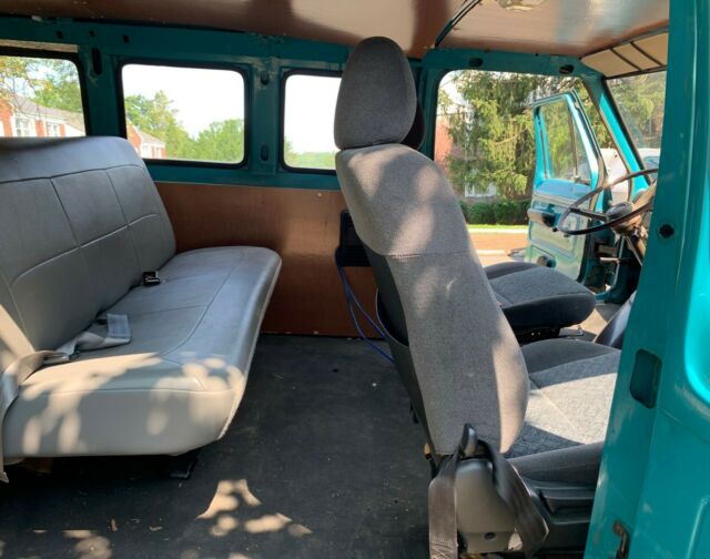 Ford E-Series Van 1970 image number 5