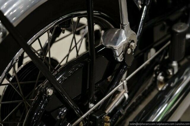 Vincent Black Shadow 1952 image number 13