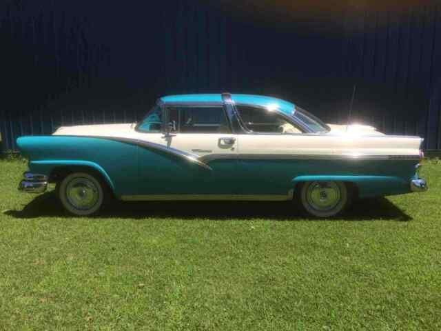 Ford Crown Victoria 1956 image number 3