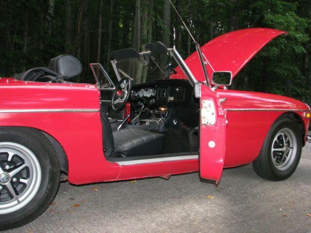 MG MGB 1974 image number 38