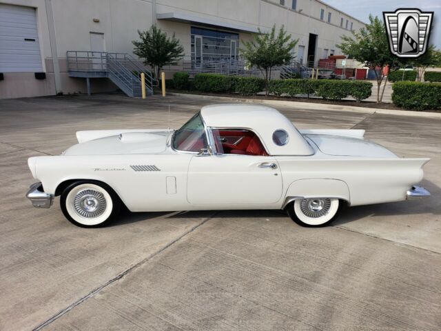 Ford Thunderbird 1957 image number 29