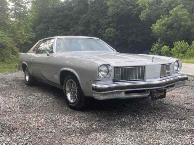Oldsmobile Cutlass 1975 image number 1