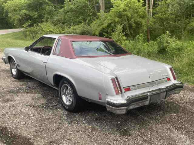 Oldsmobile Cutlass 1975 image number 3