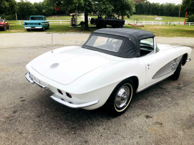 Chevrolet Corvette 1961 image number 43