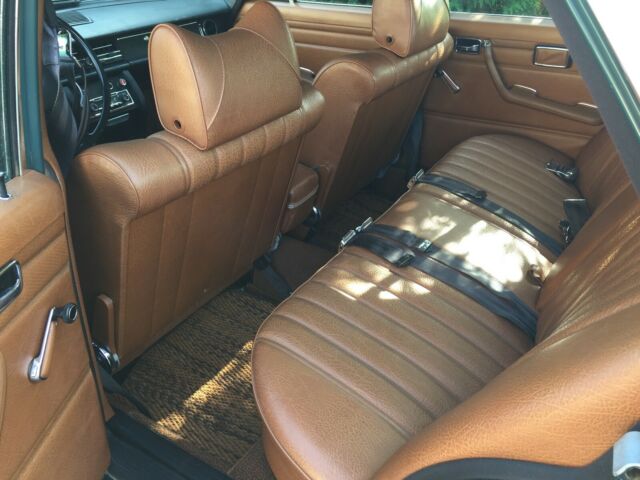 Mercedes-Benz 200-Series 1972 image number 34