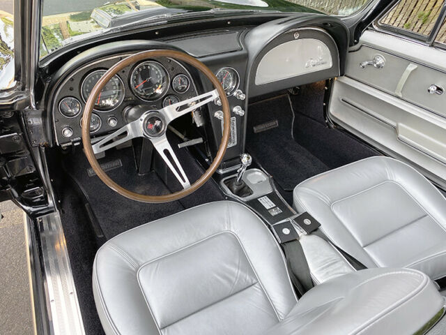 Chevrolet Corvette 1965 image number 17