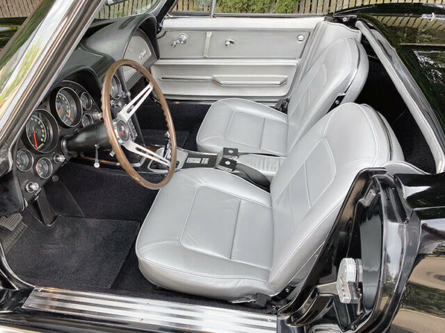 Chevrolet Corvette 1965 image number 18