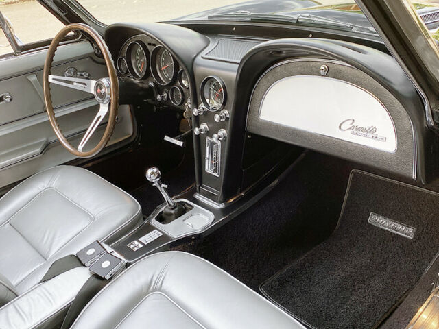 Chevrolet Corvette 1965 image number 19