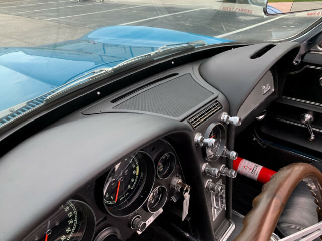 Chevrolet Corvette 1966 image number 20