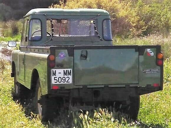Land Rover Defender 1979 image number 6
