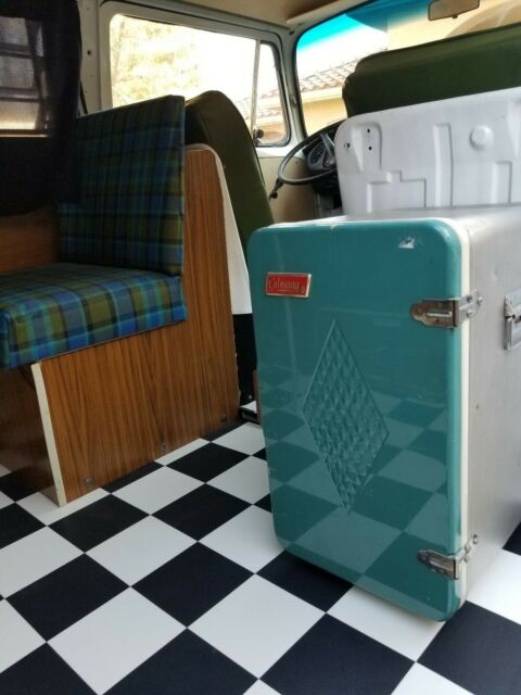 Volkswagen Bus/Vanagon 1973 image number 18