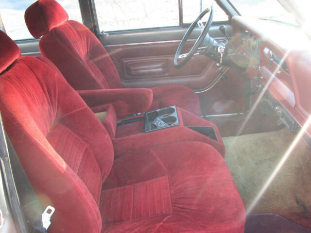 Jeep Wagoneer 1977 image number 6