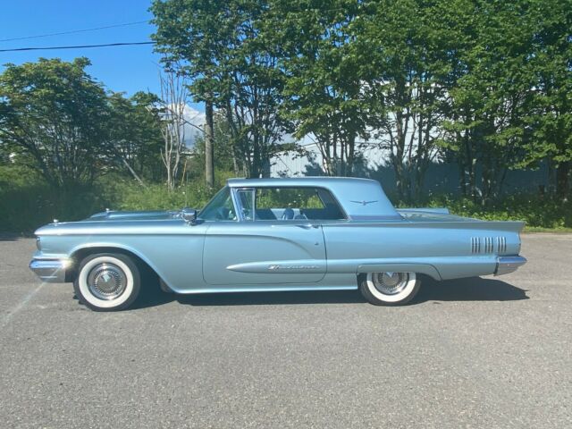 Ford Thunderbird 1960 image number 19