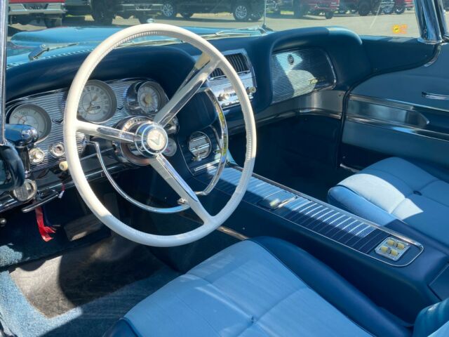 Ford Thunderbird 1960 image number 24