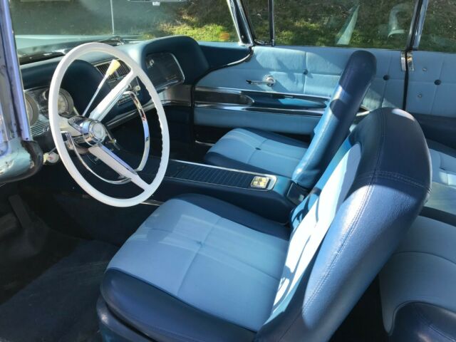 Ford Thunderbird 1960 image number 28