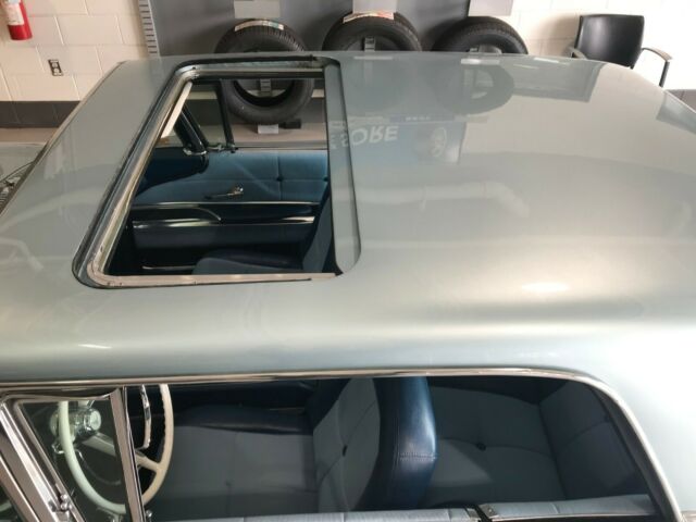 Ford Thunderbird 1960 image number 8
