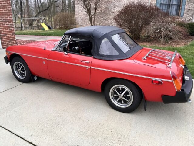 MG MGB 1977 image number 10