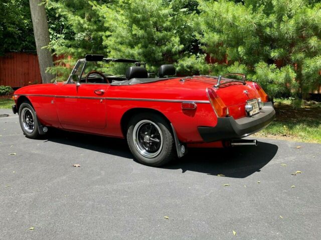 MG MGB 1977 image number 3