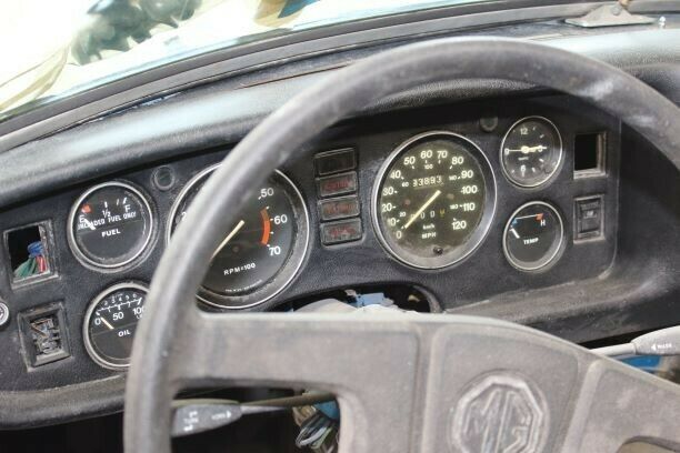 MG MGB 1979 image number 13