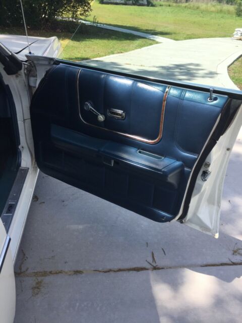 Ford LTD 1973 image number 8