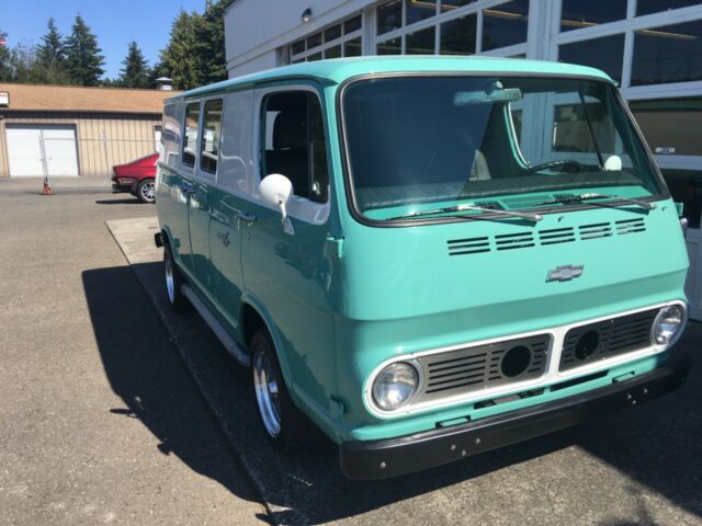 Chevrolet G10 Van 1967 image number 1