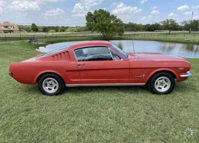 Ford Mustang Fastback 2.2 1965 image number 25