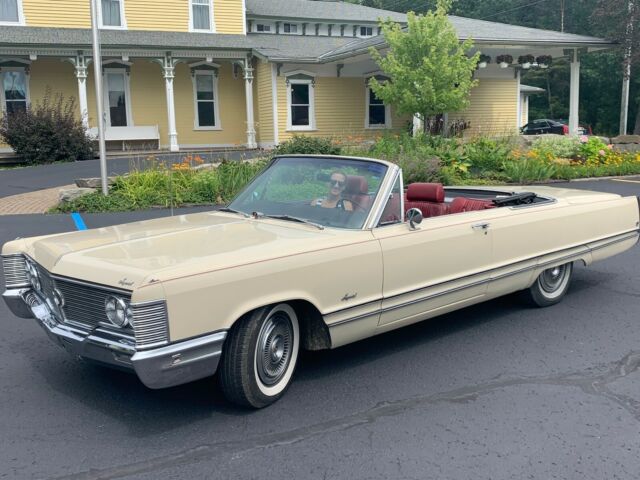 Chrysler Imperial 1968 image number 1