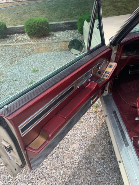 Chrysler Imperial 1968 image number 43