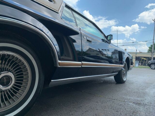 Lincoln Continental 1978 image number 31