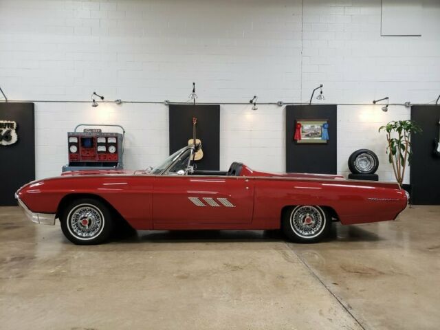 Ford Thunderbird 1963 image number 1