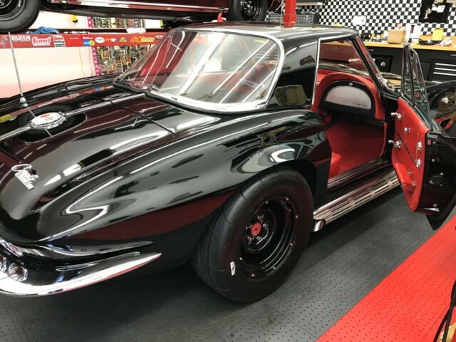 Chevrolet Corvette 1963 image number 37