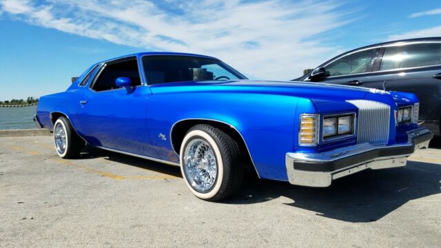 Pontiac Grand Prix 1976 image number 0