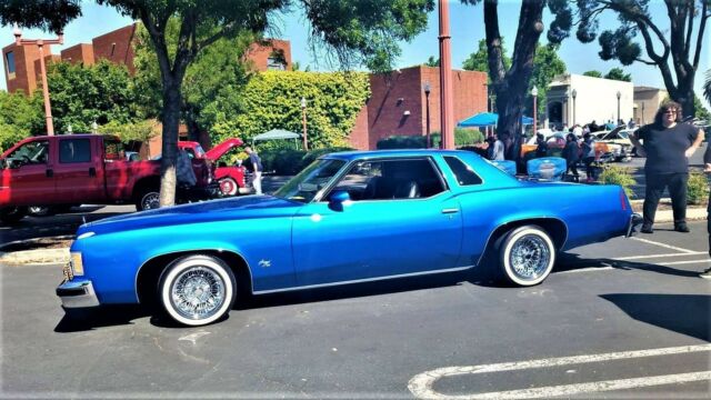 Pontiac Grand Prix 1976 image number 2