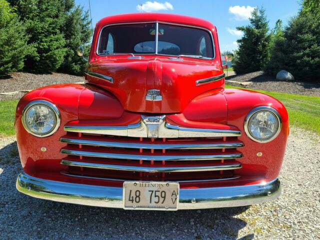 Ford tudor 1948 image number 2