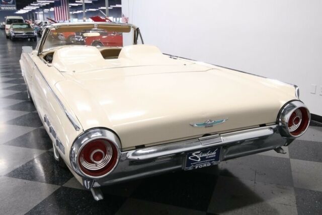 Ford Thunderbird 1962 image number 10