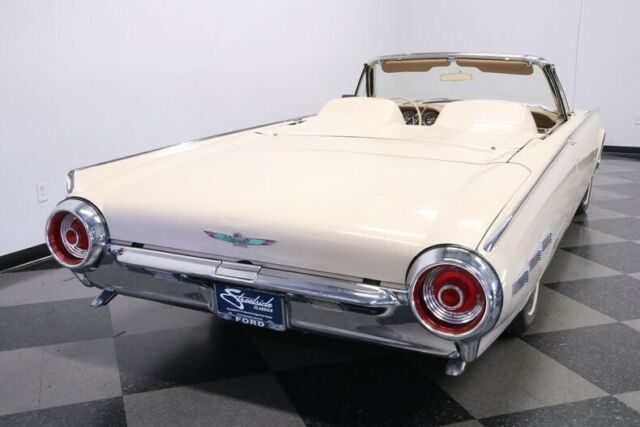 Ford Thunderbird 1962 image number 36