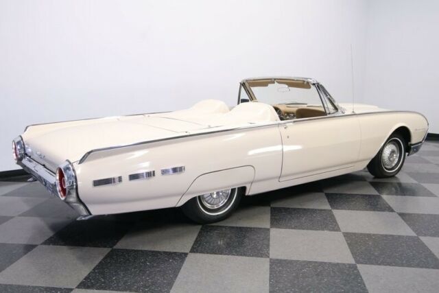 Ford Thunderbird 1962 image number 38