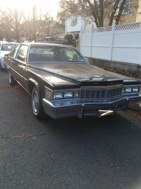 Cadillac DeVille Coupe 1977 image number 9