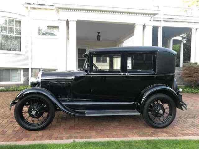 Ford Briggs Half Leatherback Fordor 1929 image number 12