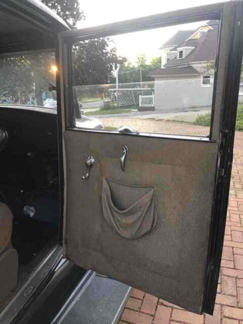 Ford Briggs Half Leatherback Fordor 1929 image number 16