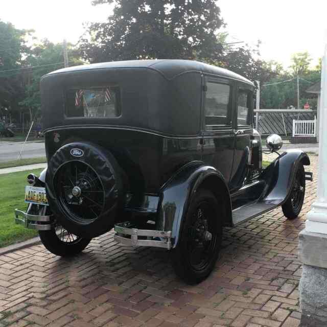 Ford Briggs Half Leatherback Fordor 1929 image number 3